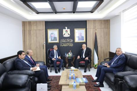 وزير الداخلية يستقبل السفير المصري لدى دولة فلسطين