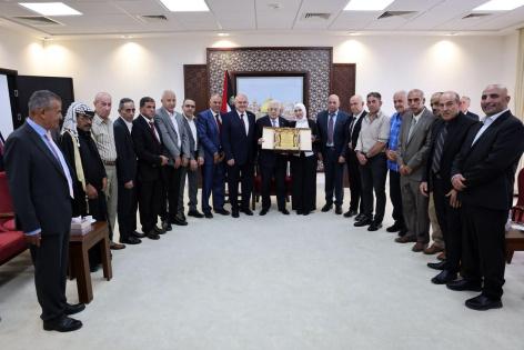 الرئيس عباس يستقبل رؤساء البلديات والمجالس المحلية لمحافظة القدس