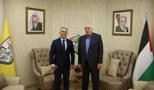 الرجوب يلتقي السفير المصري ويؤكد عمق العلاقات بين البلدين