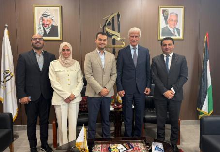 وزير الاتصالات والاقتصاد الرقمي يزور المكتبة الوطنية ويبحث دعم منظومتها الرقمية