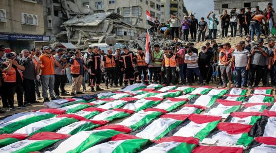تشييع جثامين 105 شهداء انتشلوا من تحت أنقاض مبان مدمرة في غزة