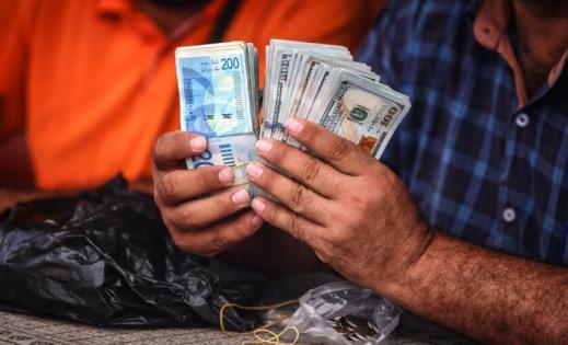 خاص | العملة في غزة تتحول إلى سلعة والدفع الإلكتروني يفرض نفسه