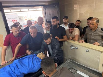 شهيد و16 إصابة في هجوم للمستوطنين على قاطفي الزيتون في برقة ورامين