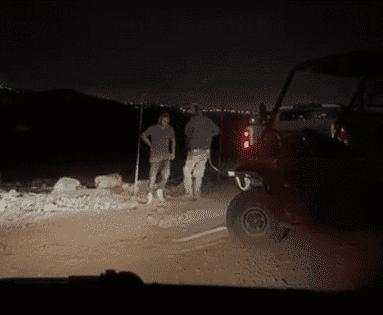 مستوطنون يطوّقون تجمعين بدويين شرق القدس بالأسلاك الشائكة