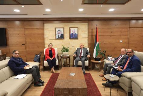 حجاوي والسفيرة الدنماركية لدى فلسطين يبحثان تعزيز التعاون المشترك ودعم قطاع الحكم المحلي