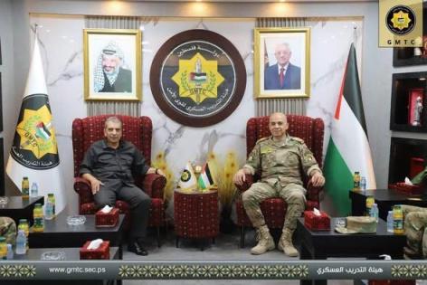 هيئة التدريب العسكري تستضيف اللواء توفيق الطيراوي مقدما محاضرة حول العلاقة بين القيادة السياسية والقيادة الأمنية