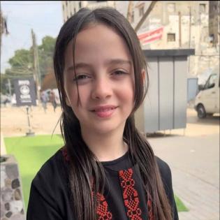 الطفلة الغزية نسرين سكيك تتأهل لنهائيات جائزة عالمية لصناع المحتوى
