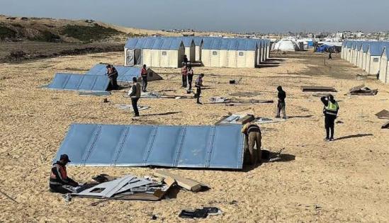خاص | بين ريفييرا غزة والمدينة الإنسانية.. مشاريع معلنة وواقع يطحن النازحين