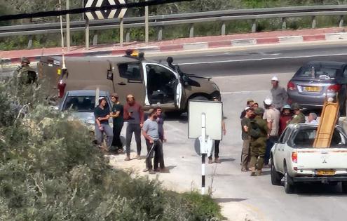 مستوطنون يهاجمون مركبات المواطنين غرب بيت لحم 