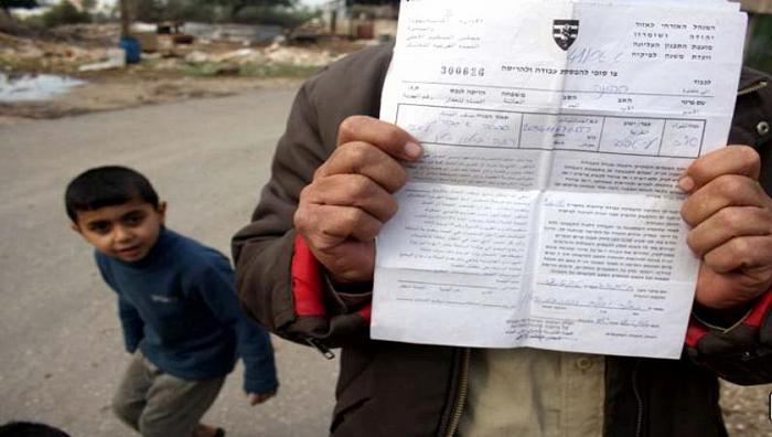 الاحتلال يخطر مواطنا بإخلاء منزله في كفر الديك تمهيدا لهدمه