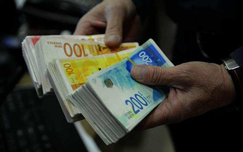 إسرائيل تحتجز أموال المقاصة الفلسطينية وتوسع الاقتطاعات