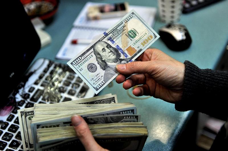 خبير اقتصادي: خفض الفائدة الأميركية لن ينعكس سريعاً على المقترض الفلسطيني