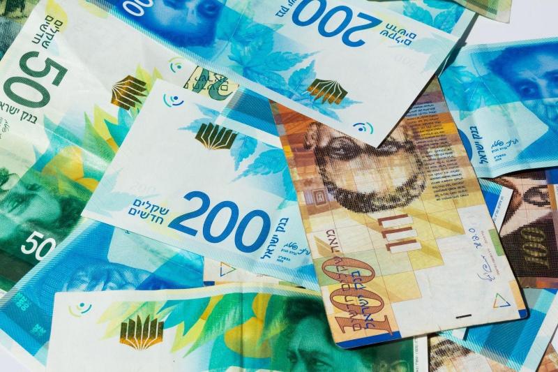العملات مقابل الشيكل: الدولار 3.68 الدينار 5.19 اليورو 3.97