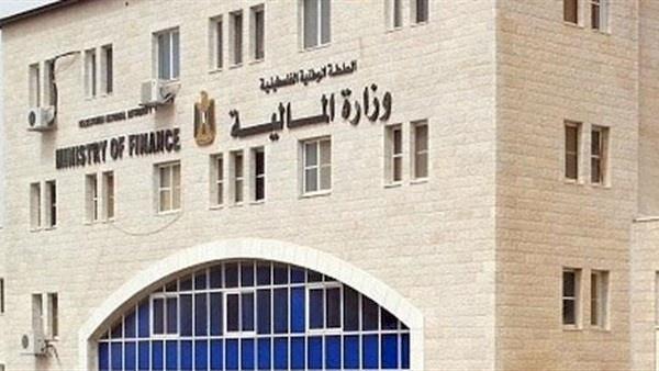المالية: رواتب الموظفين اليوم بنسبة لا تقل عن 70%
