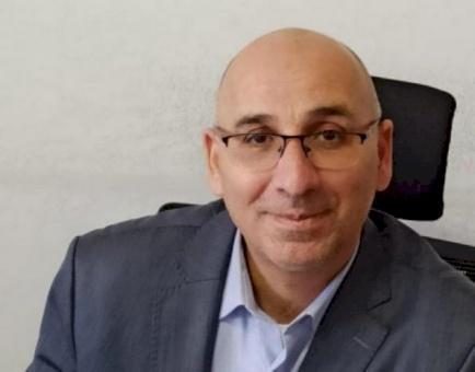 طلب كشف وتصريح بمن يحملون جنسيات غير فلسطينة من الوزراء والمسئولين