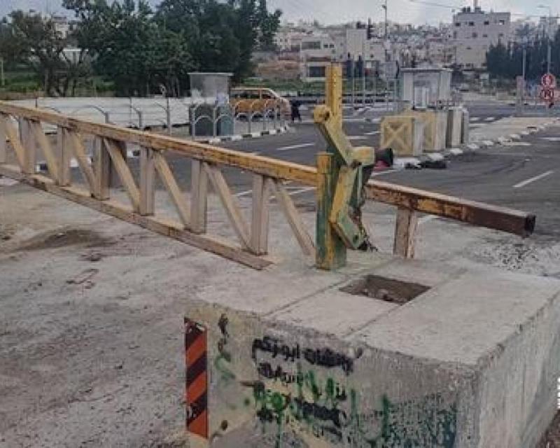 الاحتلال يغلق مداخل أريحا بالبوابات الحديدية