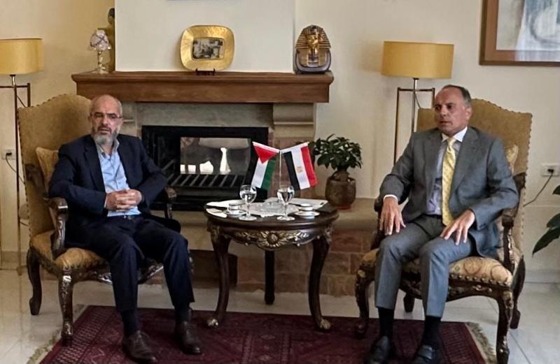وفد من جمعية رجال الاعمال الفلسطينيين يلتقي السفير المصري