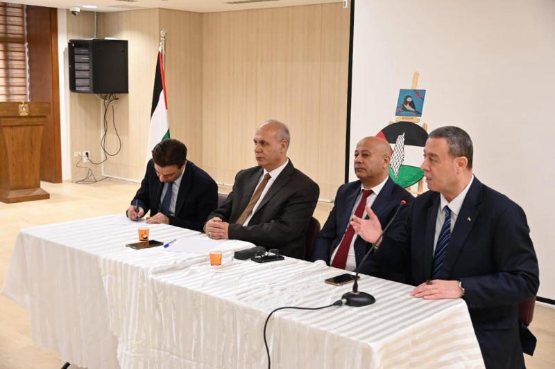 وزير الثقافة يبحث مع المثقفين من قطاع غزة سبل استنهاض القطاع الثقافي 