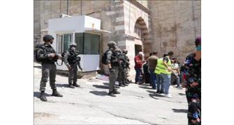 شرطة الاحتلال تقتحم كنيسة في القدس بالتزامن مع زيارة وزير الخارجية الفرنسي