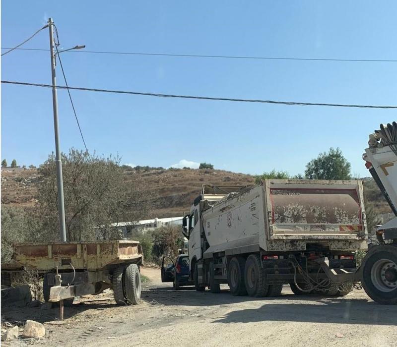  رام الله: سلطة جودة البيئة تضبط شحنة نفايات أتربة قادمة من الداخل المحتل في قرية نعلين
