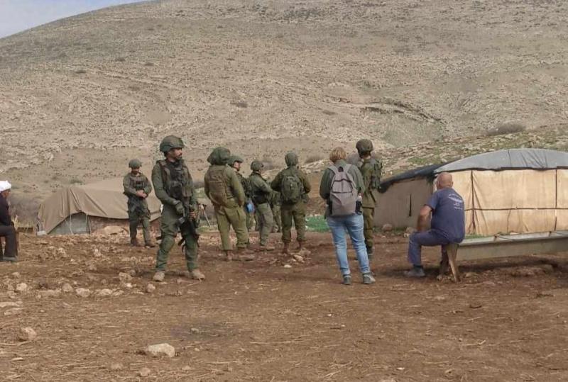 مستوطنون ينصبون ثلاث خيم على أراضي المواطنين في مسافر يطا