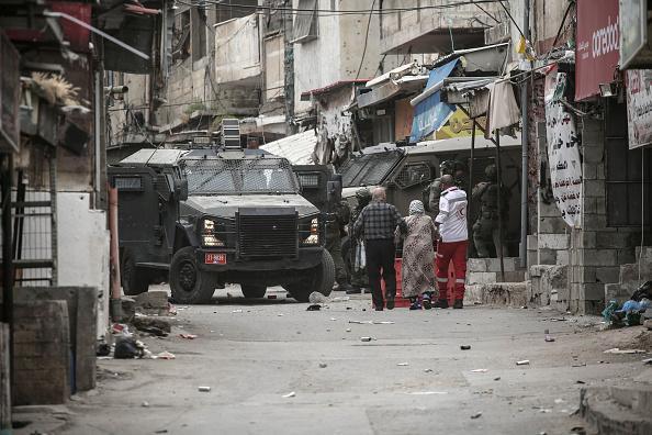 الاحتلال يعتقل شابين خلال اقتحامه بلدتي عنبتا وكفر اللبد شرق طولكرم