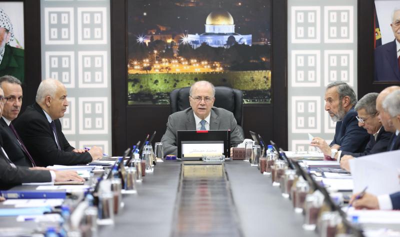 الحكومة: إعلان تفاصيل رواتب الموظفين غدا