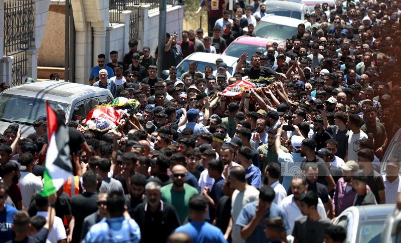 تشييع جثماني الشهيدين الشلبي ومصلط إلى مثواهما الأخير في المزرعة الشرقية شرق رام الله