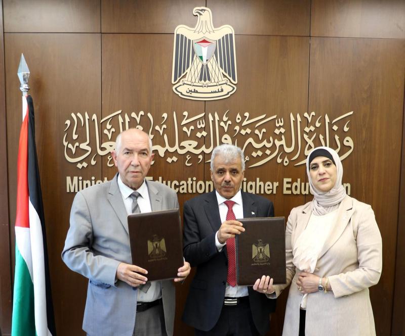 برهم والزعتري يوقعان اتفاقية لإفادة طلبة جامعة الزيتونة من صندوق إقراض الطلبة