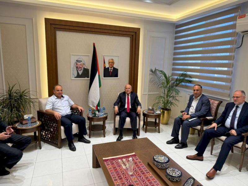وفد الجمعية الاستهلاكية يطلع وزير الاقتصاد على الاستعدادات النهائية لإطلاق الجمعية