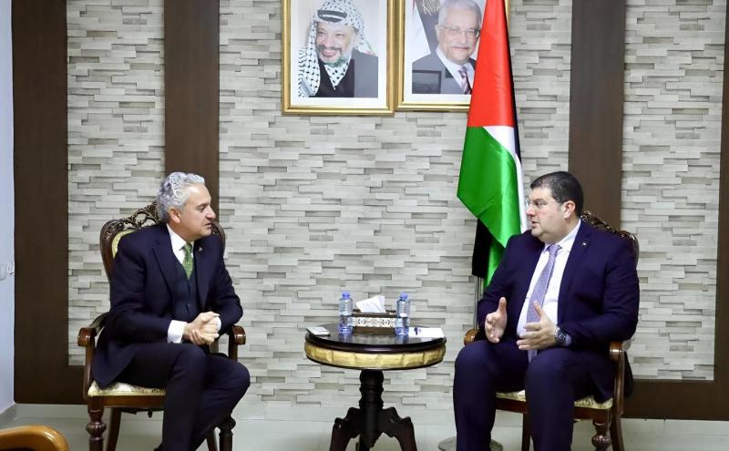 تعزيز الشراكة بين وزارة النقل وبلدية رام الله لتنظيم الحركة المرورية