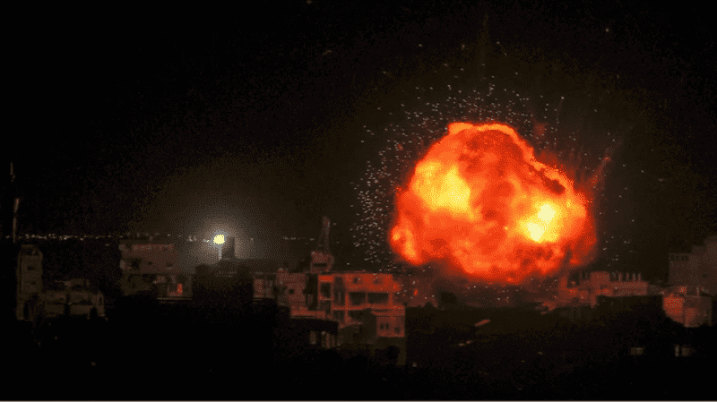 شهداء ومصابون بقصف الاحتلال منزلين في دير البلح وسط قطاع غزة