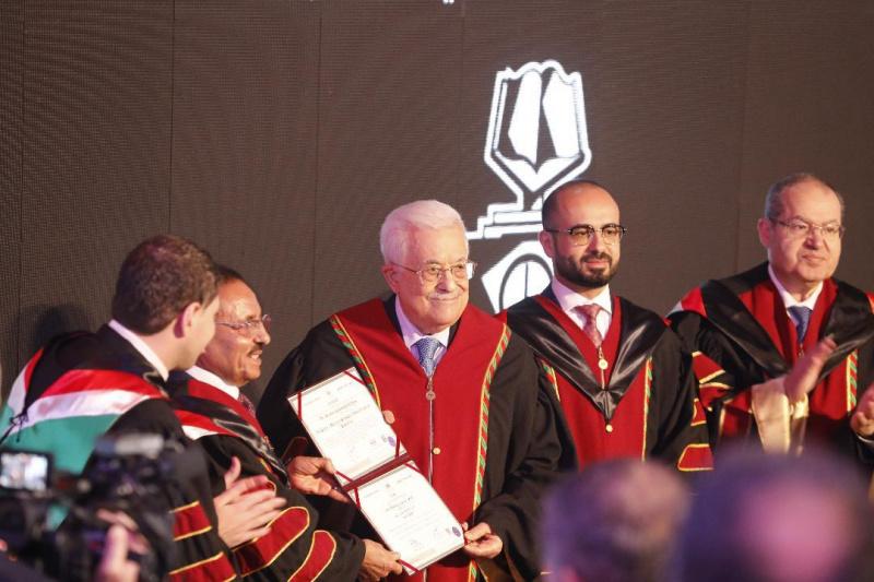 الجامعة العربية الأمريكية تمنح الرئيس محمود عباس شهادة الدكتوراة الفخرية في العلوم الإنسانية