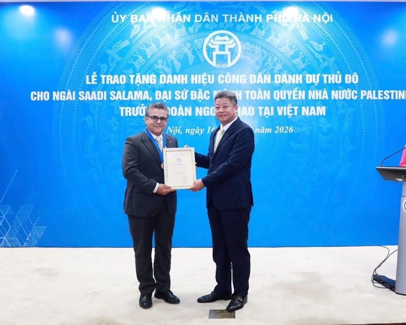 هانوي تمنح السفير سعدي الطميزي مواطنة الشرف تقديرا لجهوده