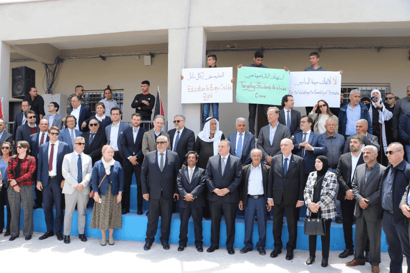 "التربية" تنظم زيارة دعم ومناصرة لطلبة مدرسة المغير الثانوية في ظل الاعتداءات المتواصلة