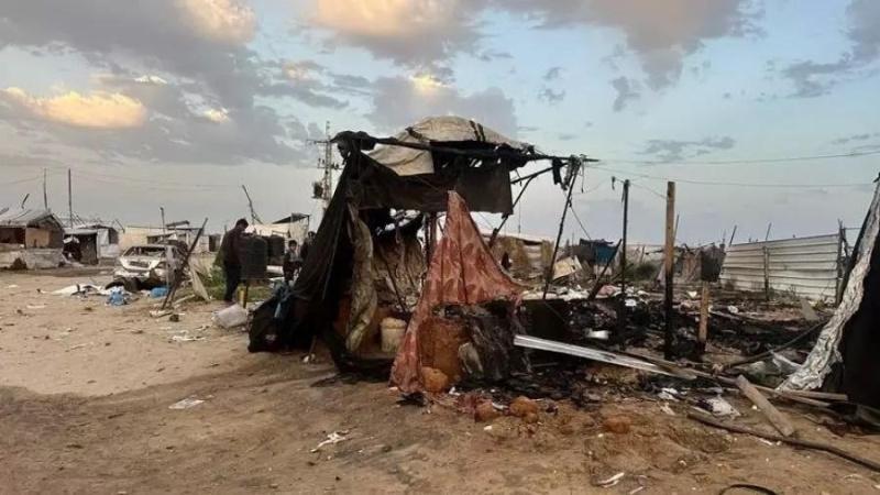 وفاة طفلة وإصابة 3 آخرين إثر حريق في خيمة تؤوي نازحين بمخيم النصيرات