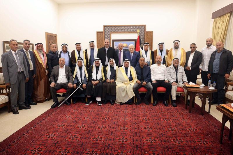 الرئيس عباس يستقبل وفد مشايخ ووجهاء بئر السبع
