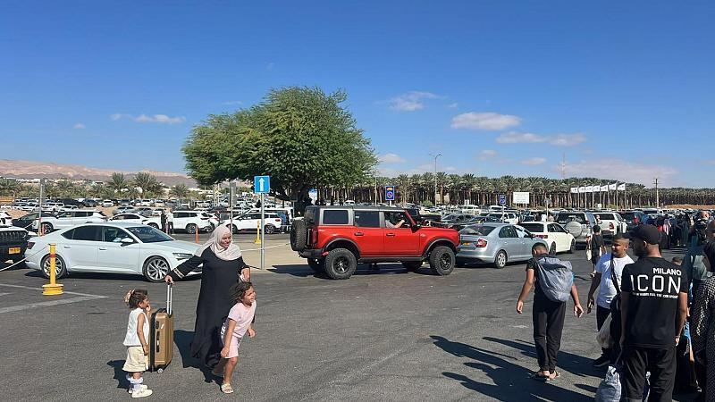 أزمة المعابر مع الأردن تحرم المسافرين عطلة العيد وتكبدهم خسائر مادية