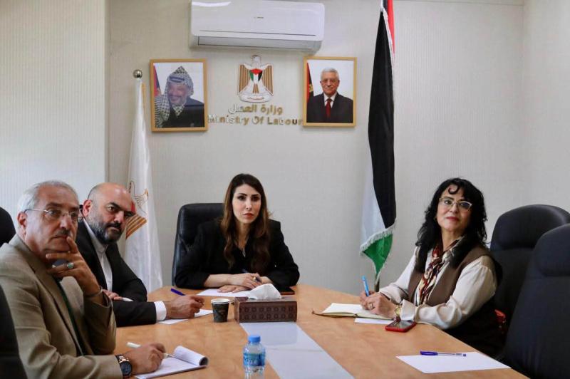 وزارة العمل والأونروا تناقشان الجهود لدعم اللاجئين الفلسطينيين وتعزيز فرص التشغيل والصمود