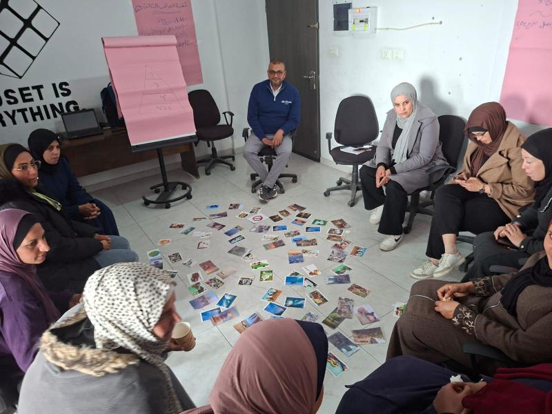 جمعية المرأة العاملة تختتم برنامج الرعاية الذاتية لكادرها المتخصص في مدينة غزة