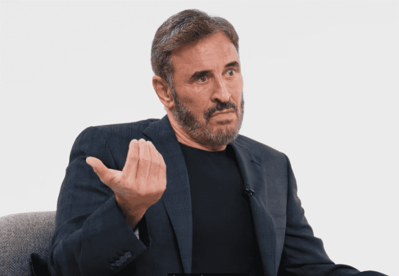 كاظم الساهر يخلع عباءة النجومية ويكشف عن وجه "المعاناة" والفقد الذي لا يُرمم