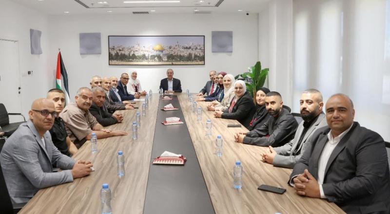 الشيخ يبحث مع رؤساء المجالس البلدية في دورا ودير سامت وبيت عوا سبل تعزيز دور الهيئات المحلية