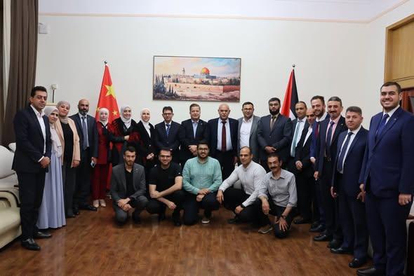 السفير عواد يشيد بالدعم الصيني في تدريب الكوادر الفلسطينية بمجالات إعادة الإعمار