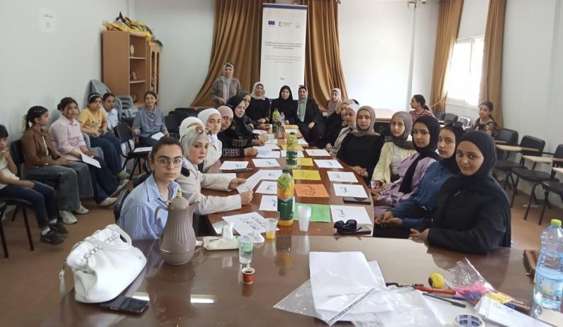 ورشة عمل في دير شرف حول دور النساء في تعزيز المشاركة المجتمعية والقيادة