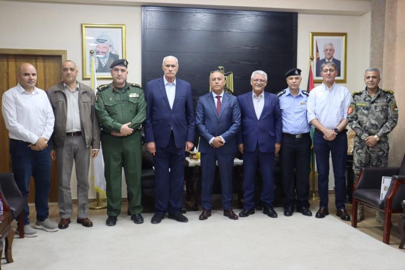 محافظ جنين يستقبل مساعد القائد الأعلى لقوى الأمن الفريق الحاج إسماعيل جبر