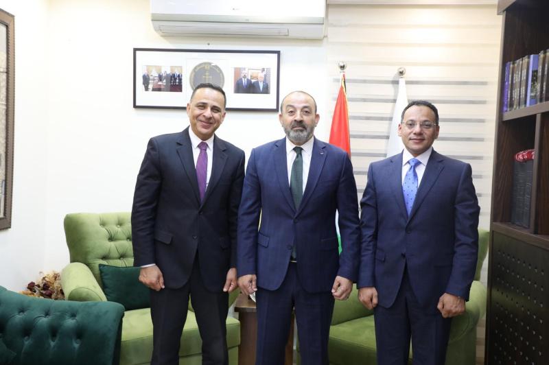 النائب العام يستقبل القنصل العام المصري الجديد ويؤكد أهمية تعزيز التعاون المشترك