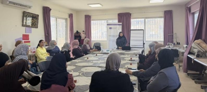 جمعية المرأة العاملة للتنمية تنظم تدريبًا حول بناء شبكات الدعم المجتمعية للنساء في دار صلاح