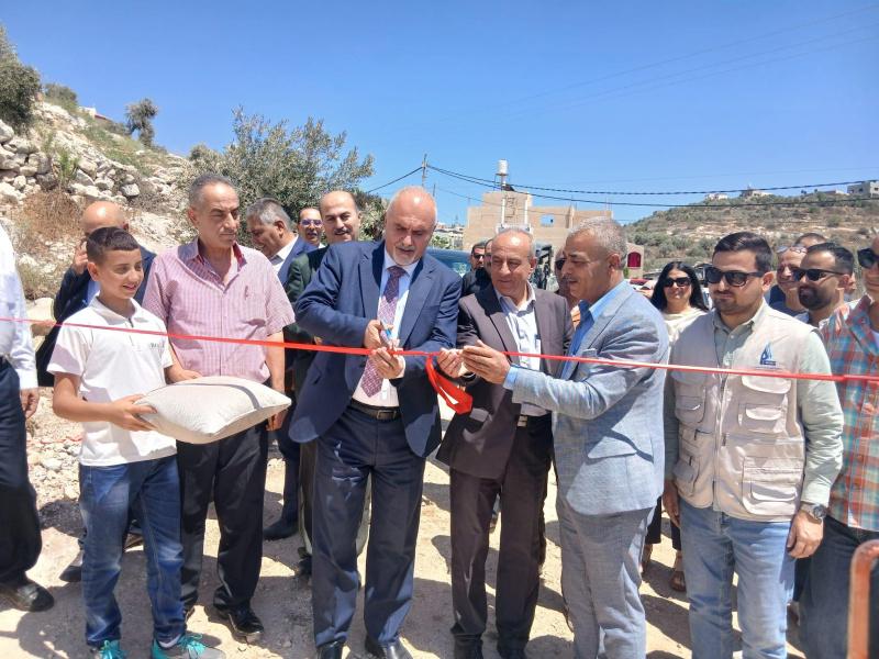  وزير الزراعة يفتتح ويتفقد مشاريع تنموية وإنتاجية ويوقع اتفاقيتين لإنشاء متنزهين زراعيين في جنين