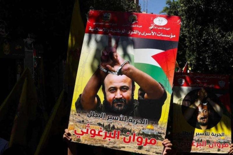 خاص | شقيق مروان البرغوثي يكشف تفاصيل الاعتداء الأخير داخل العزل