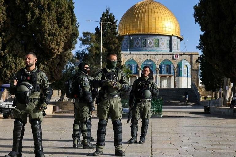 الاحتلال يغلق أبواب المسجد الأقصى